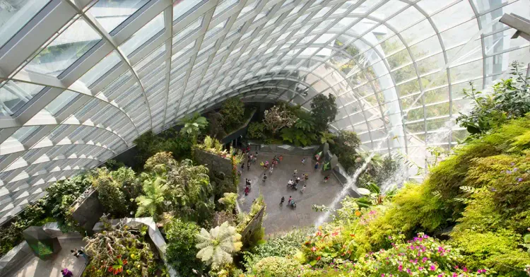 Best Tech-Enhanced Tourist Attractions Around the World